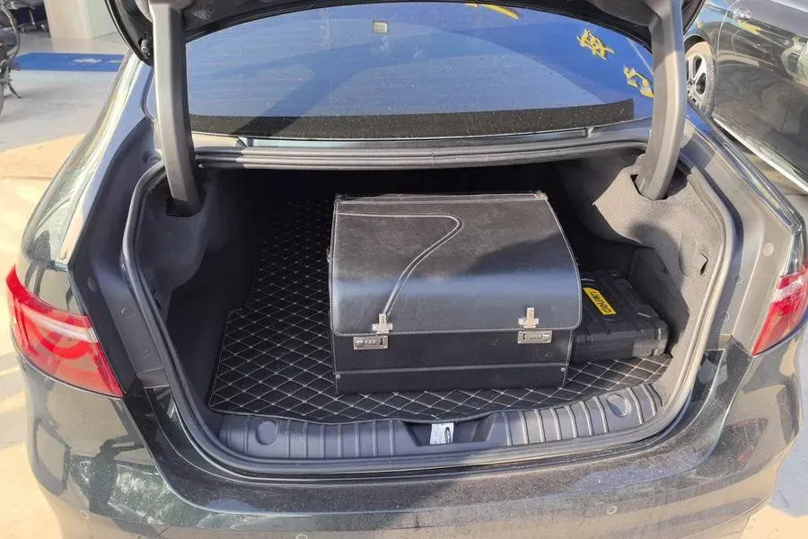 2021 Jaguar XFL 2.0T 250HP L4 8AT,autocango,china used car exporter,china ev exporter,chinese used car exporter,chinese used ev exporter