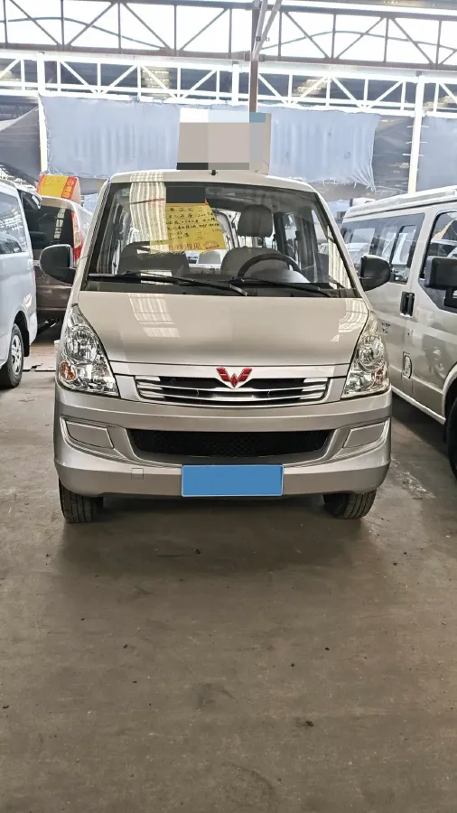 2021 WuLing RongGuang S 1.2L 76HP L4 5MT,autocango,china used car exporter,china ev exporter,chinese used car exporter,chinese used ev exporter