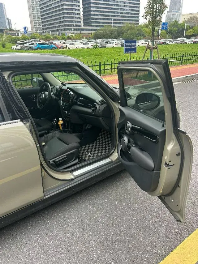 2018 MINI COUNTRYMAN 1.5T 136HP L3 6AT,autocango,china used car exporter,china ev exporter,chinese used car exporter,chinese used ev exporter