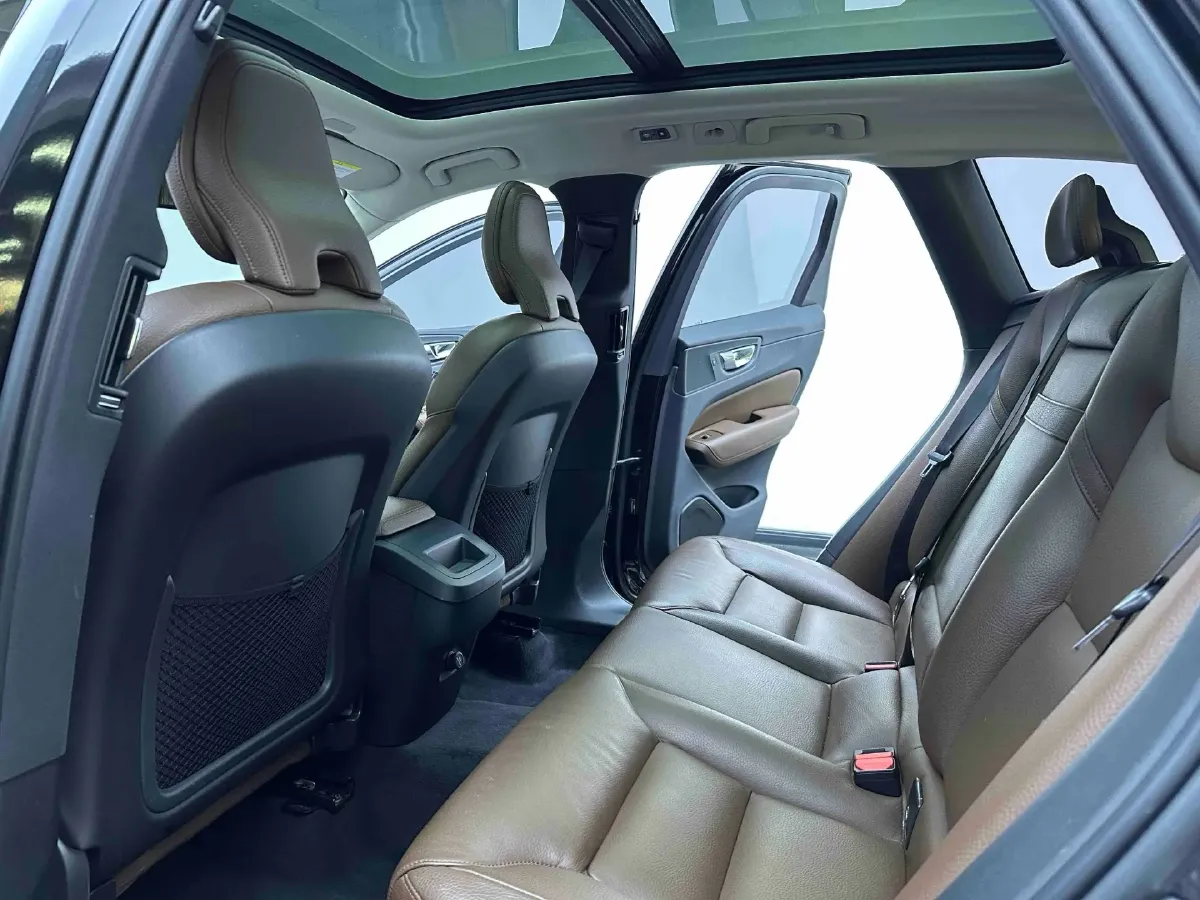 2019 Volvo XC60 2.0T 254HP L4 8AT,autocango,china used car exporter,china ev exporter,chinese used car exporter,chinese used ev exporter