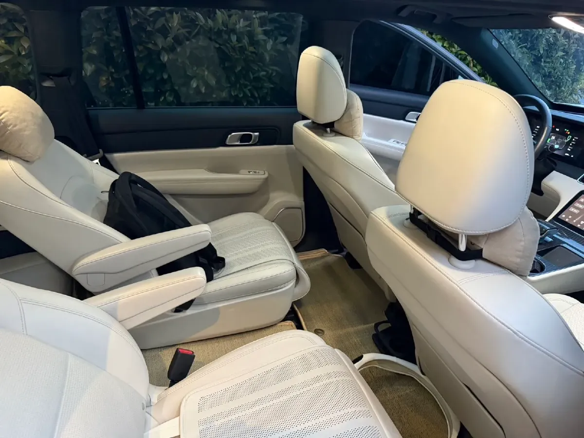 2021 Li ONE Range Extended 131HP REEV 40.5KWH,autocango,china used car exporter,china ev exporter,chinese used car exporter,chinese used ev exporter