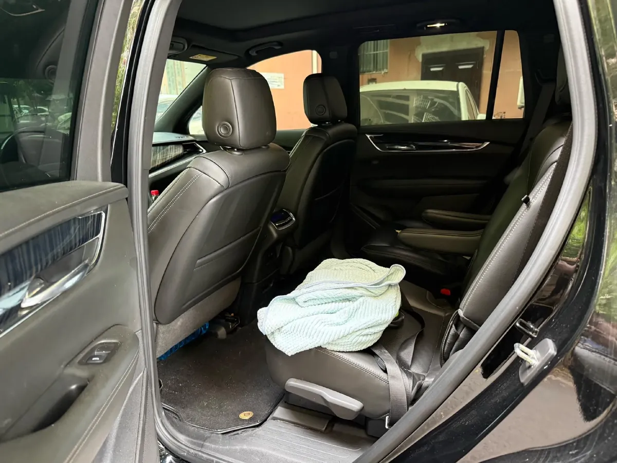 2022 Cadillac XT6 2.0T 237HP L4 9AT,autocango,china used car exporter,china ev exporter,chinese used car exporter,chinese used ev exporter