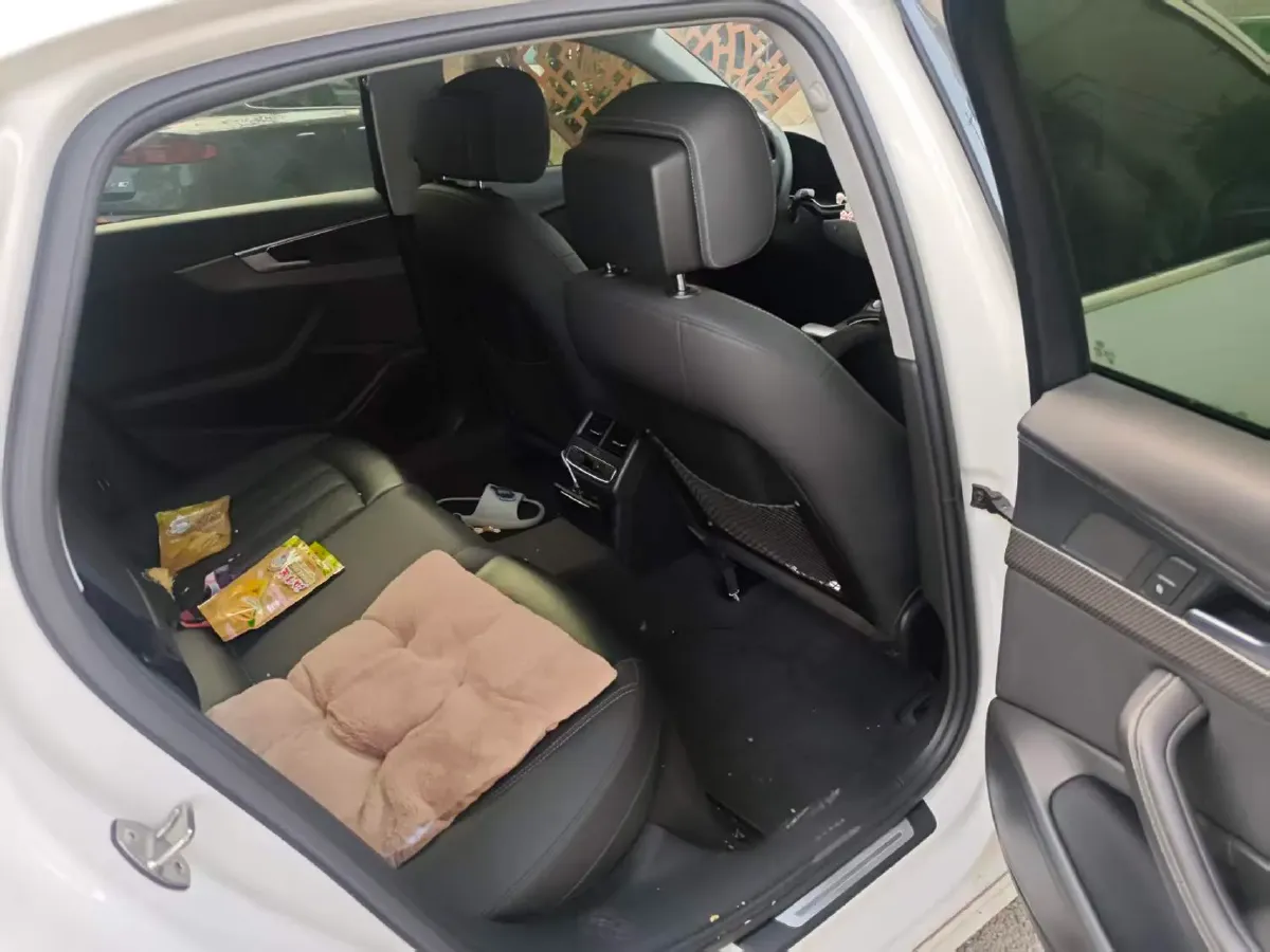 2020 Audi A4L 2.0T 190HP L4 7DCT,autocango,china used car exporter,china ev exporter,chinese used car exporter,chinese used ev exporter