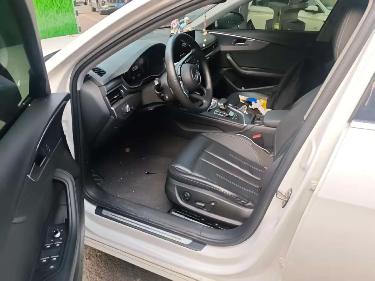 2020 Audi A4L 2.0T 190HP L4 7DCT,autocango,china used car exporter,china ev exporter,chinese used car exporter,chinese used ev exporter