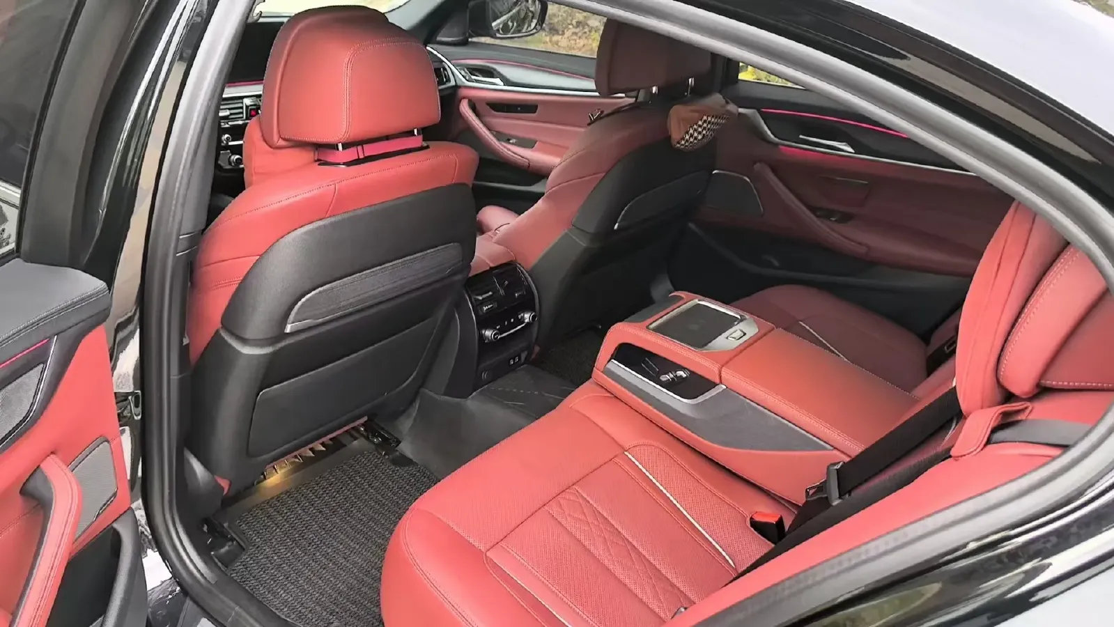 2023 BMW 5 Series 2.0T 245HP L4 8AT,autocango,china used car exporter,china ev exporter,chinese used car exporter,chinese used ev exporter