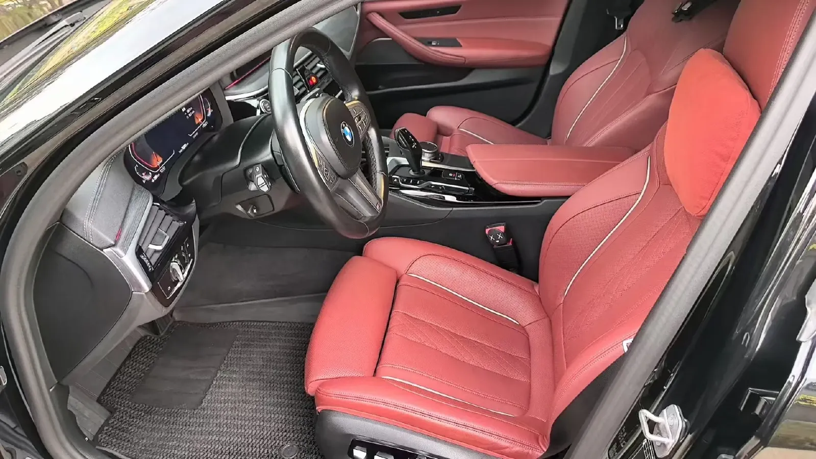 2023 BMW 5 Series 2.0T 245HP L4 8AT,autocango,china used car exporter,china ev exporter,chinese used car exporter,chinese used ev exporter