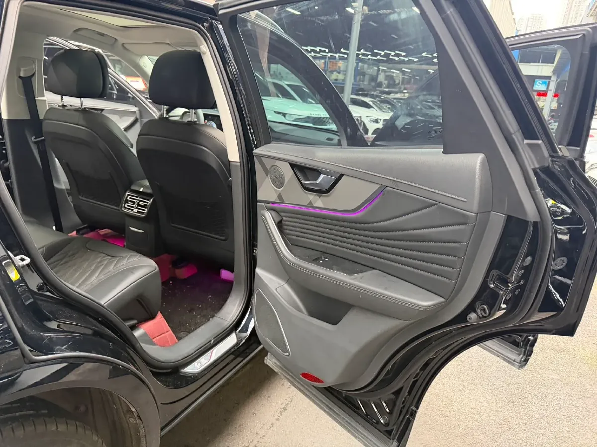 2023 HongQi HS5 2.0T 252HP L4 8AT,autocango,china used car exporter,china ev exporter,chinese used car exporter,chinese used ev exporter