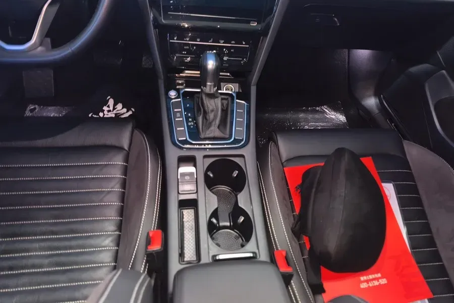 2020 Volkswagen Magotan 2.0T 186HP L4 7DCT,autocango,china used car exporter,china ev exporter,chinese used car exporter,chinese used ev exporter