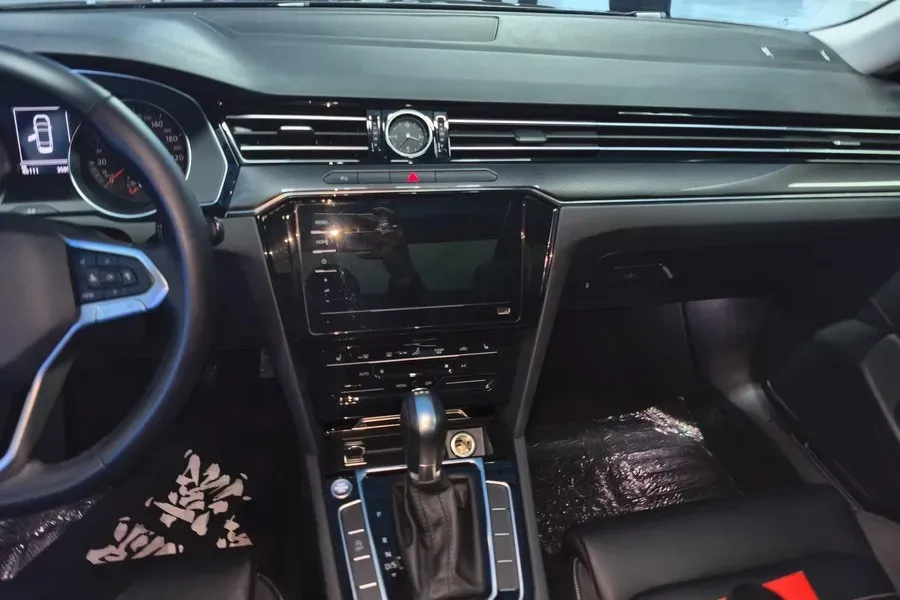 2020 Volkswagen Magotan 2.0T 186HP L4 7DCT,autocango,china used car exporter,china ev exporter,chinese used car exporter,chinese used ev exporter