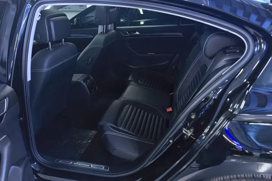 2020 Volkswagen Magotan 2.0T 186HP L4 7DCT,autocango,china used car exporter,china ev exporter,chinese used car exporter,chinese used ev exporter