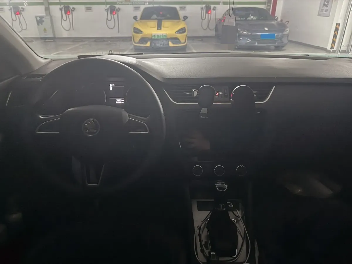 2019 Skoda Octavia 1.5L 116HP L4 6AT,autocango,china used car exporter,china ev exporter,chinese used car exporter,chinese used ev exporter