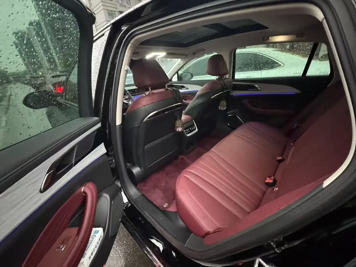 2025 HongQi H5 2.0T 224HP L4 8AT,autocango,china used car exporter,china ev exporter,chinese used car exporter,chinese used ev exporter