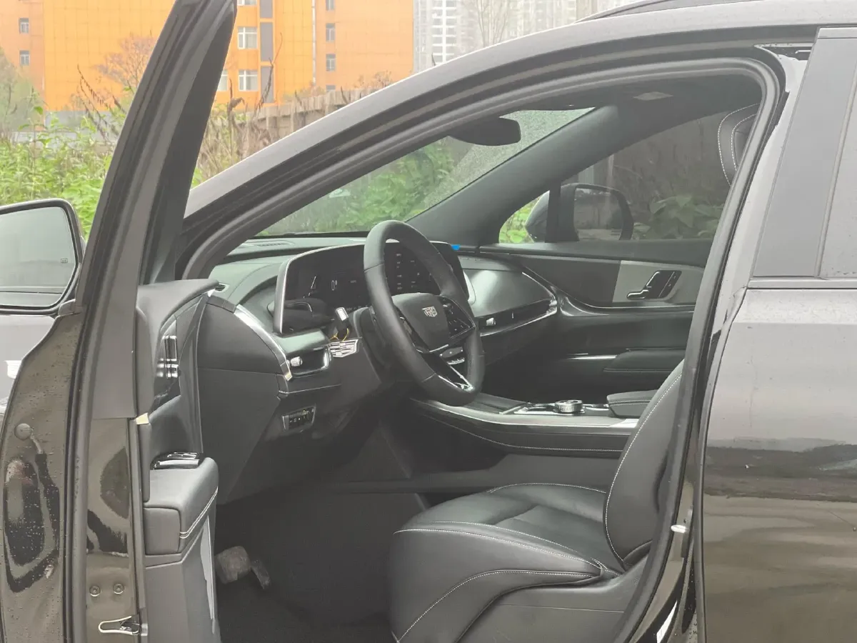 2025 Cadillac XT5 2.0T 237HP L4 9AT,autocango,china used car exporter,china ev exporter,chinese used car exporter,chinese used ev exporter