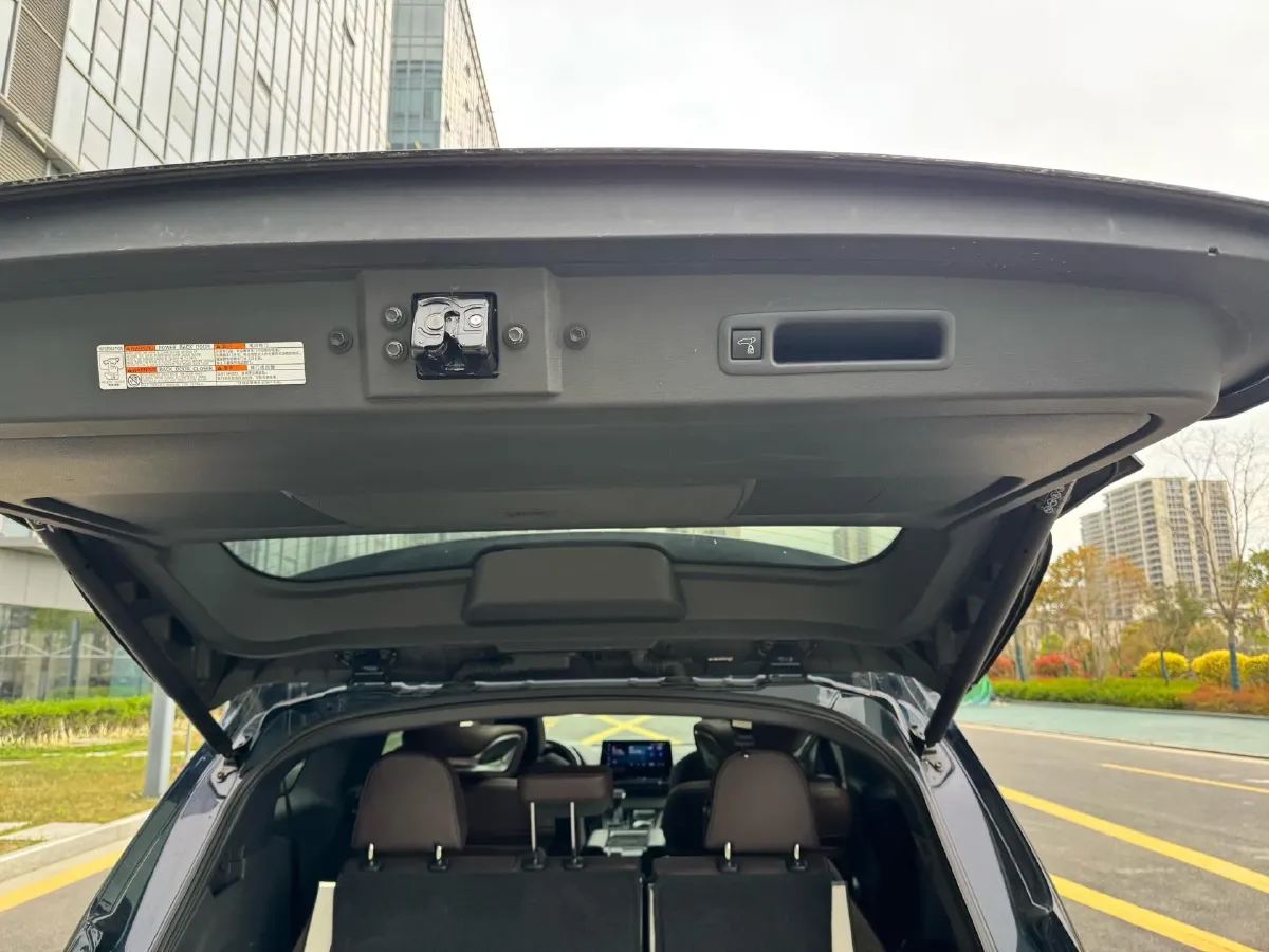 2023 Toyota Granvia 2.5L 189HP L4 E-CVT Hybrid,autocango,china used car exporter,china ev exporter,chinese used car exporter,chinese used ev exporter