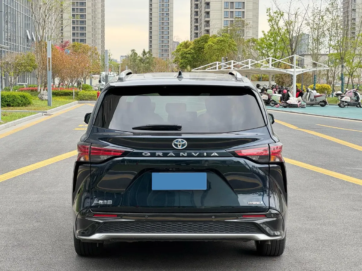 2023 Toyota Granvia 2.5L 189HP L4 E-CVT Hybrid,autocango,china used car exporter,china ev exporter,chinese used car exporter,chinese used ev exporter