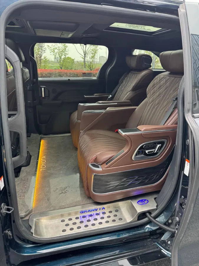 2023 Toyota Granvia 2.5L 189HP L4 E-CVT Hybrid,autocango,china used car exporter,china ev exporter,chinese used car exporter,chinese used ev exporter