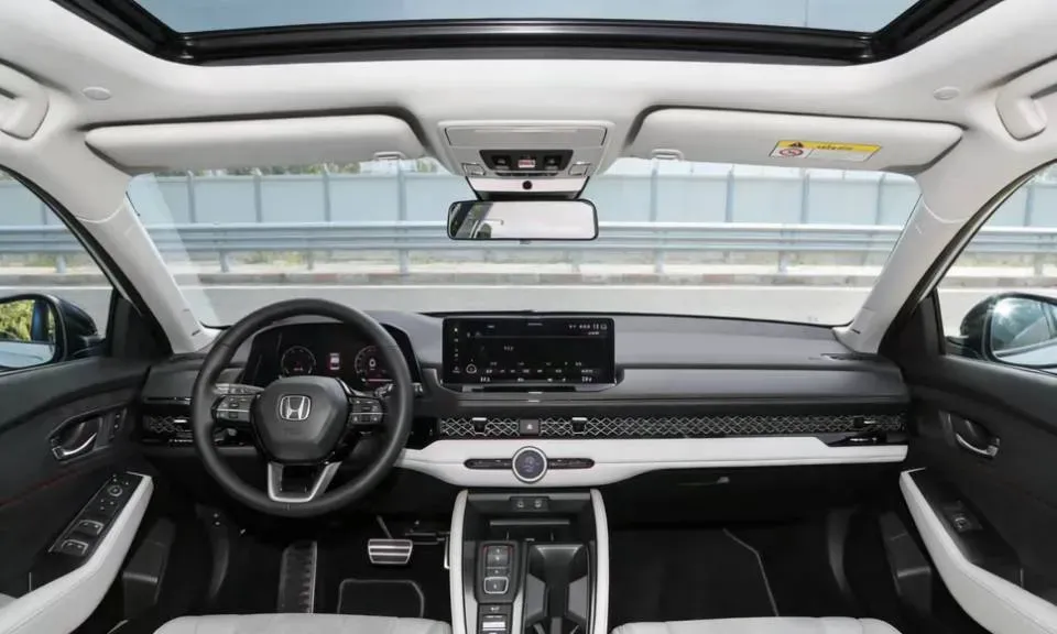 2025 Honda Accord 2.0L 148HP L4 E-CVT PHEV,autocango,china used car exporter,china ev exporter,chinese used car exporter,chinese used ev exporter