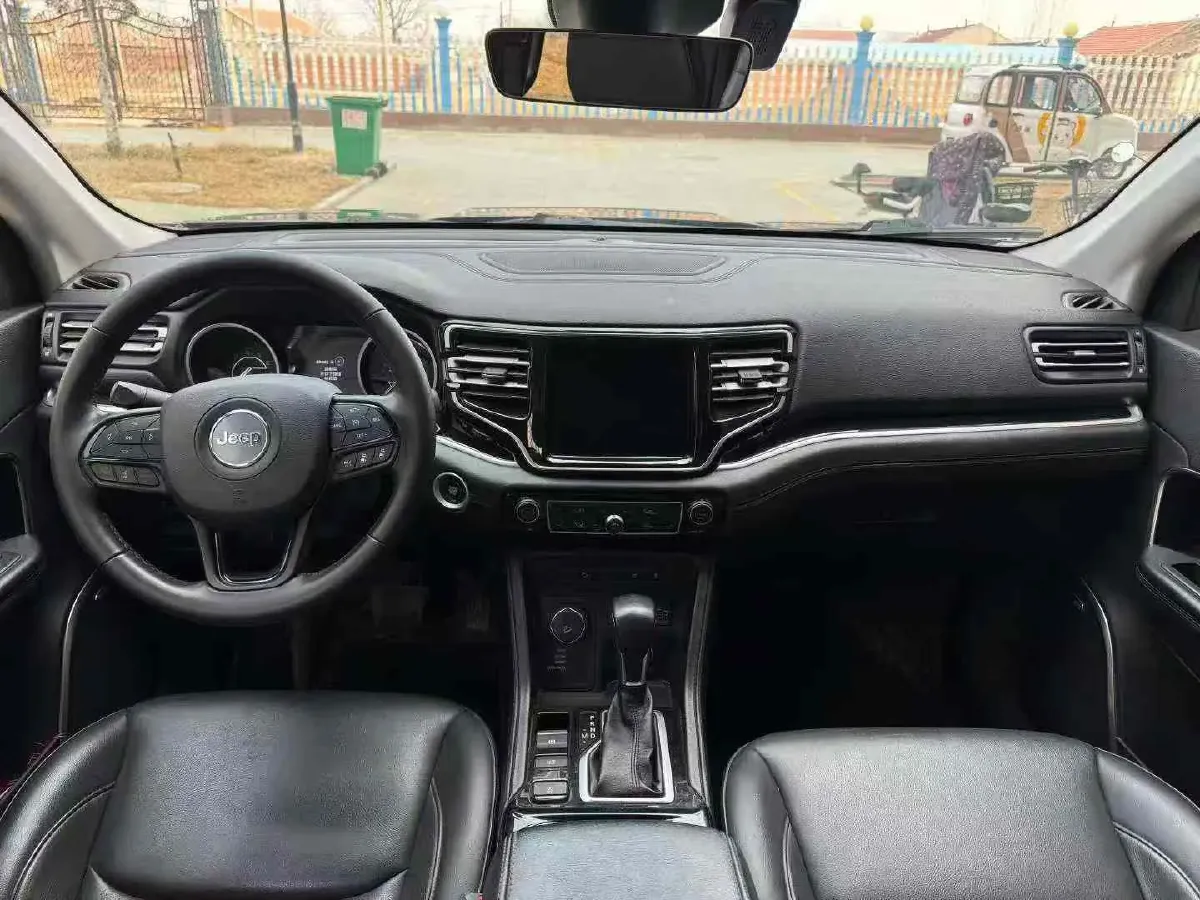 2018 Jeep Grand Commander 2.0T 265HP L4 9AT,autocango,china used car exporter,china ev exporter,chinese used car exporter,chinese used ev exporter