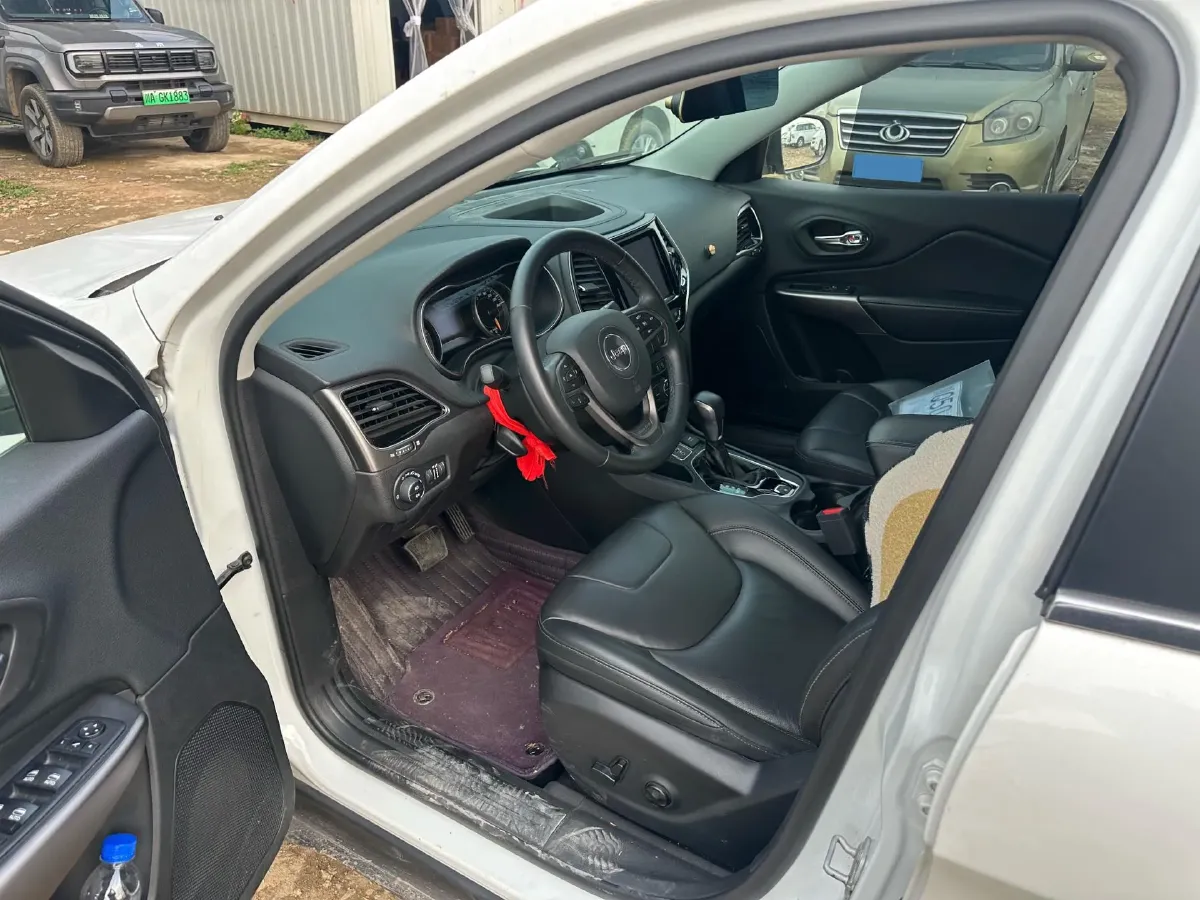 2019 Jeep Cherokee 2.0T 234HP L4 9AT,autocango,china used car exporter,china ev exporter,chinese used car exporter,chinese used ev exporter