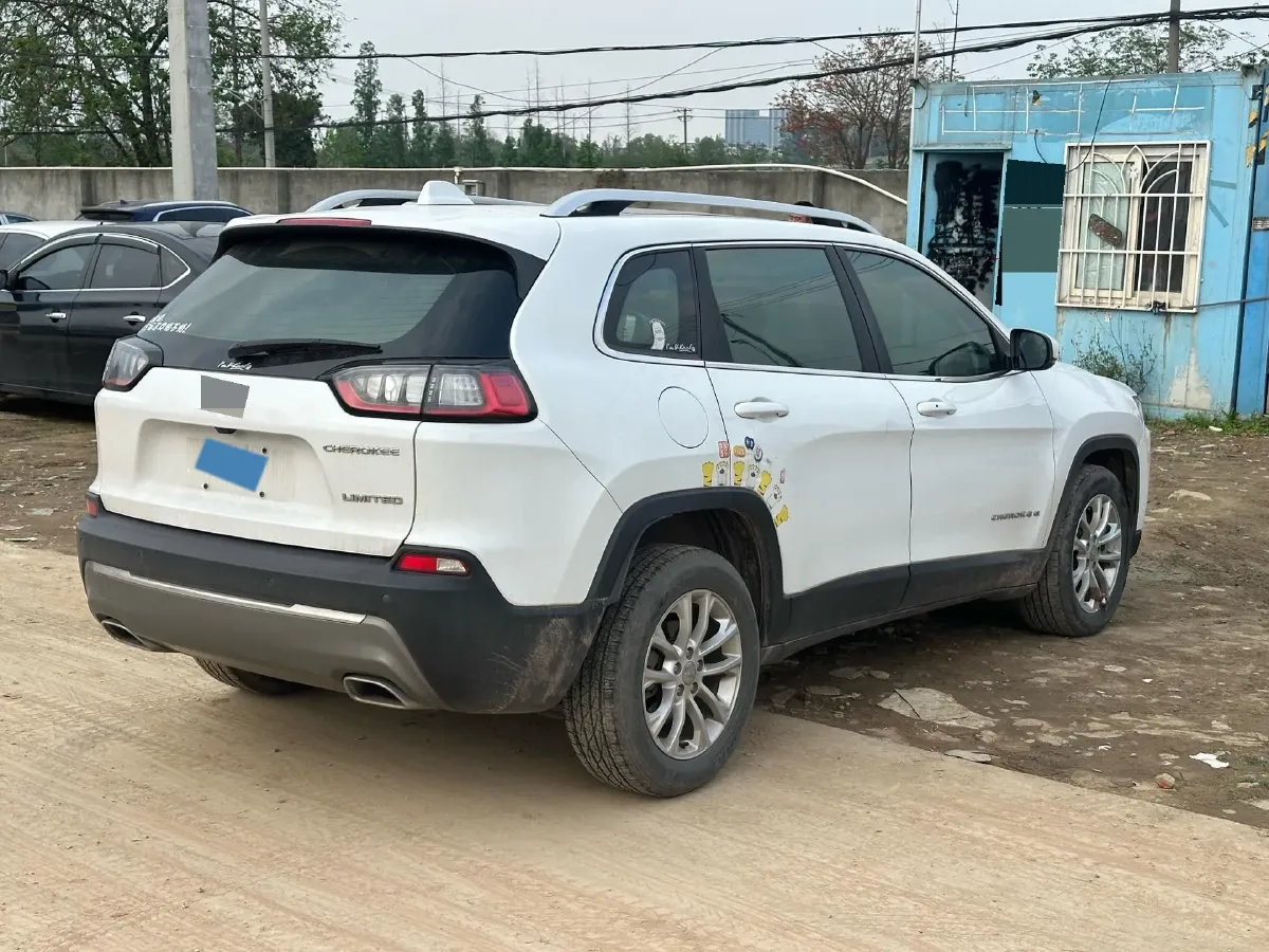 2019 Jeep Cherokee 2.0T 234HP L4 9AT,autocango,china used car exporter,china ev exporter,chinese used car exporter,chinese used ev exporter