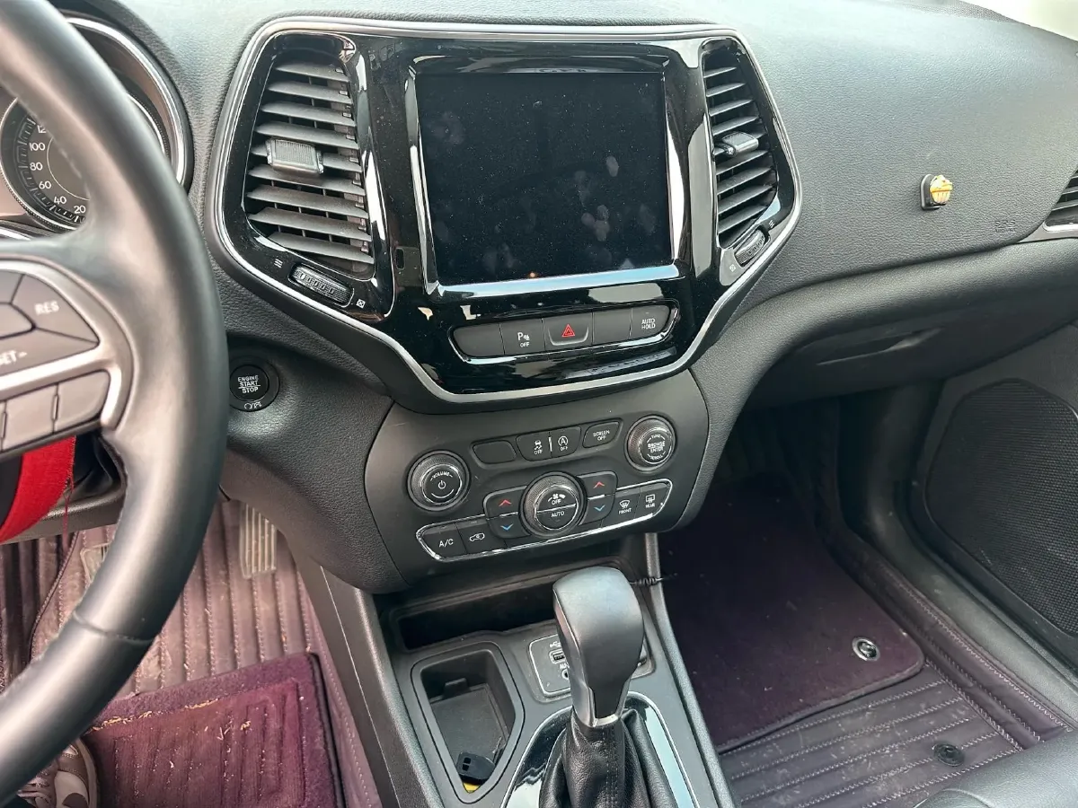 2019 Jeep Cherokee 2.0T 234HP L4 9AT,autocango,china used car exporter,china ev exporter,chinese used car exporter,chinese used ev exporter