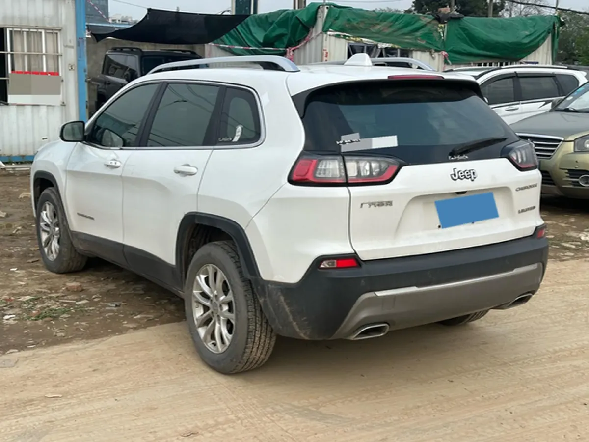 2019 Jeep Cherokee 2.0T 234HP L4 9AT,autocango,china used car exporter,china ev exporter,chinese used car exporter,chinese used ev exporter