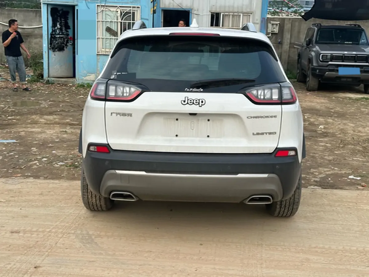 2019 Jeep Cherokee 2.0T 234HP L4 9AT,autocango,china used car exporter,china ev exporter,chinese used car exporter,chinese used ev exporter