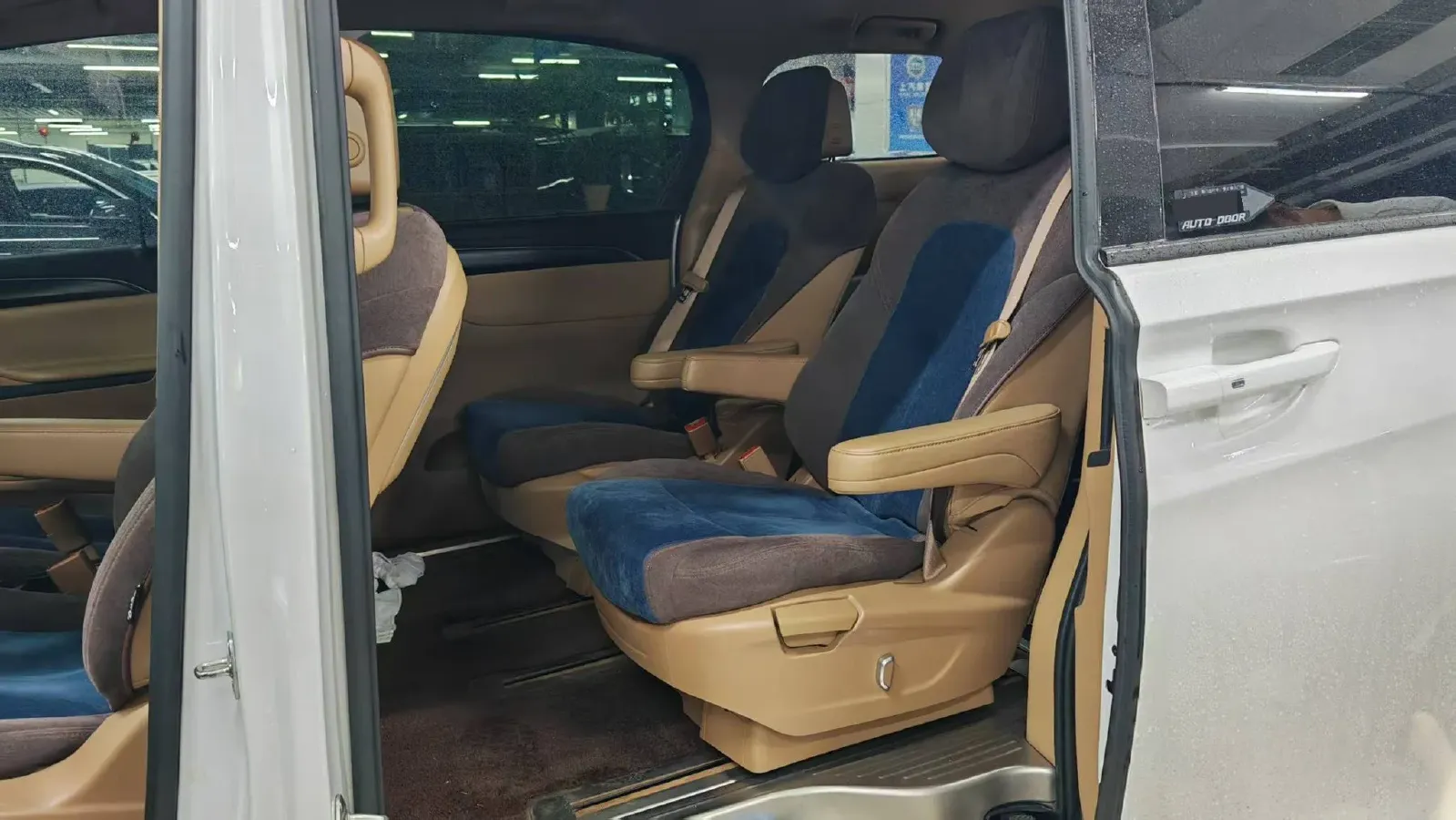 2021 Buick GL8 2.0T 237HP L4 9AT,autocango,china used car exporter,china ev exporter,chinese used car exporter,chinese used ev exporter