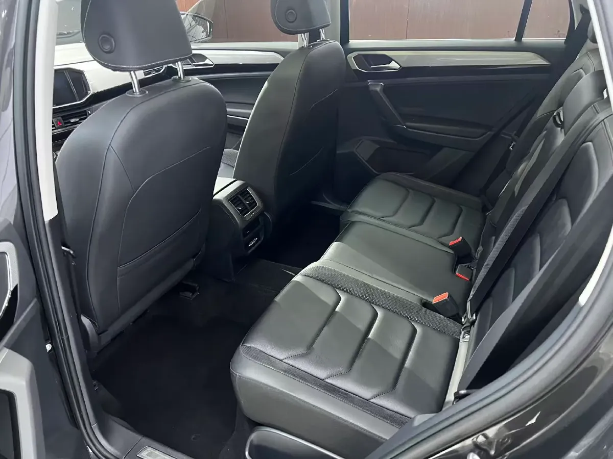 2019 Jeep Cherokee 2.0T 234HP L4 9AT,autocango,china used car exporter,china ev exporter,chinese used car exporter,chinese used ev exporter