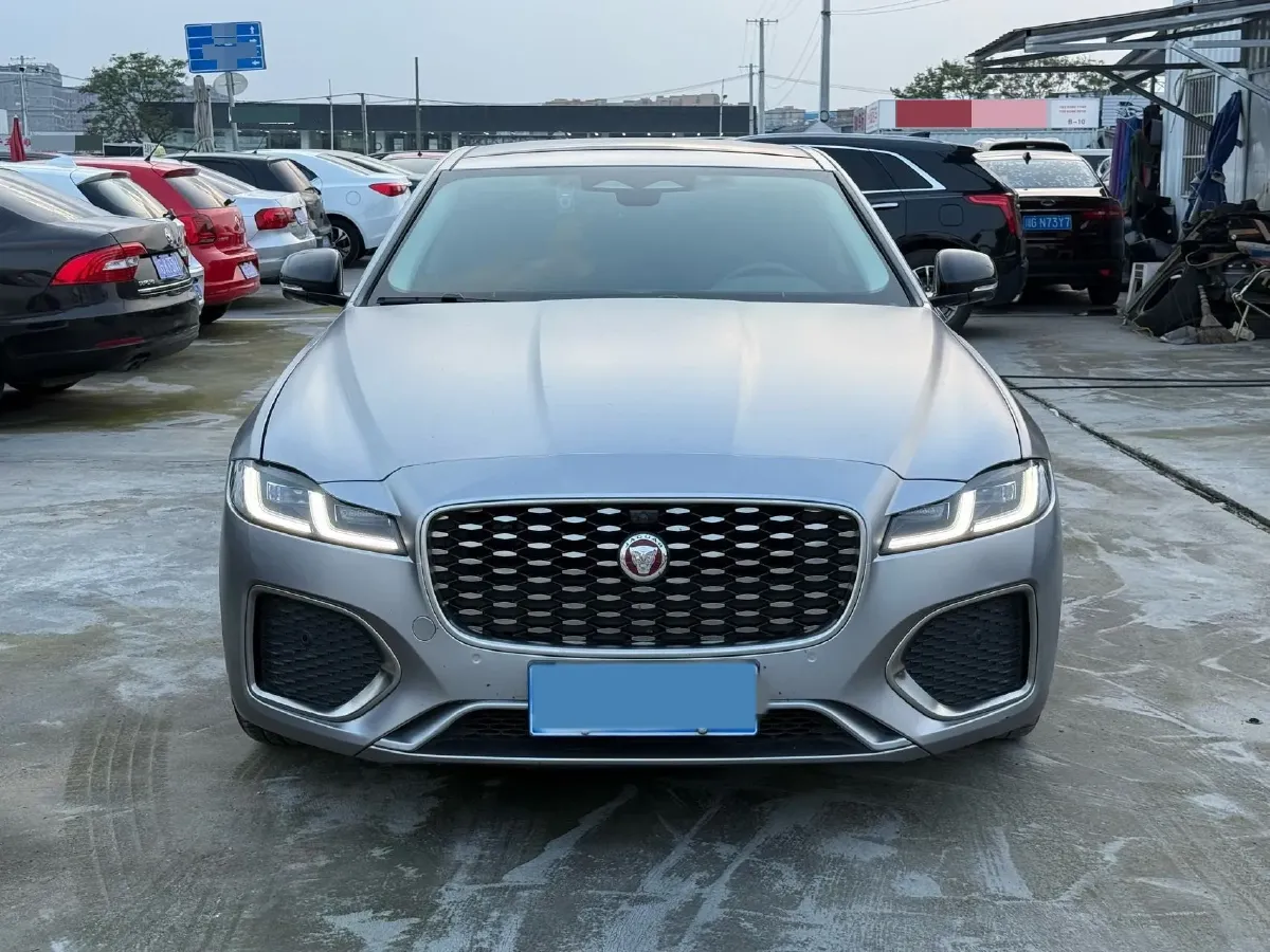 2022 Jaguar XFL 2.0T 250HP L4 8AT,autocango,china used car exporter,china ev exporter,chinese used car exporter,chinese used ev exporter