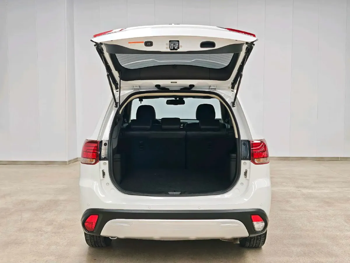 2020 Mitsubishi Outlander 2.4L 192HP L4 CVT,autocango,china used car exporter,china ev exporter,chinese used car exporter,chinese used ev exporter