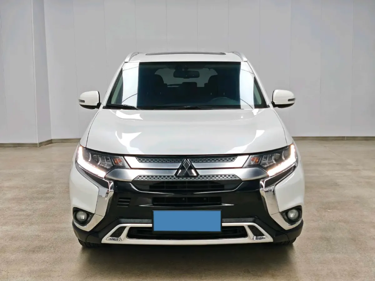 2020 Mitsubishi Outlander 2.4L 192HP L4 CVT,autocango,china used car exporter,china ev exporter,chinese used car exporter,chinese used ev exporter