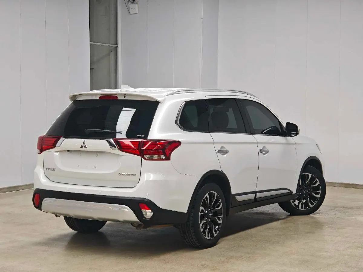 2020 Mitsubishi Outlander 2.4L 192HP L4 CVT,autocango,china used car exporter,china ev exporter,chinese used car exporter,chinese used ev exporter