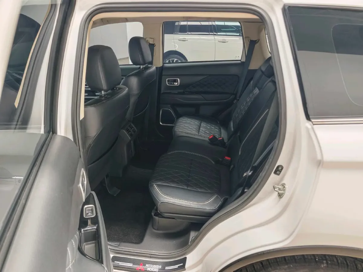 2020 Mitsubishi Outlander 2.4L 192HP L4 CVT,autocango,china used car exporter,china ev exporter,chinese used car exporter,chinese used ev exporter