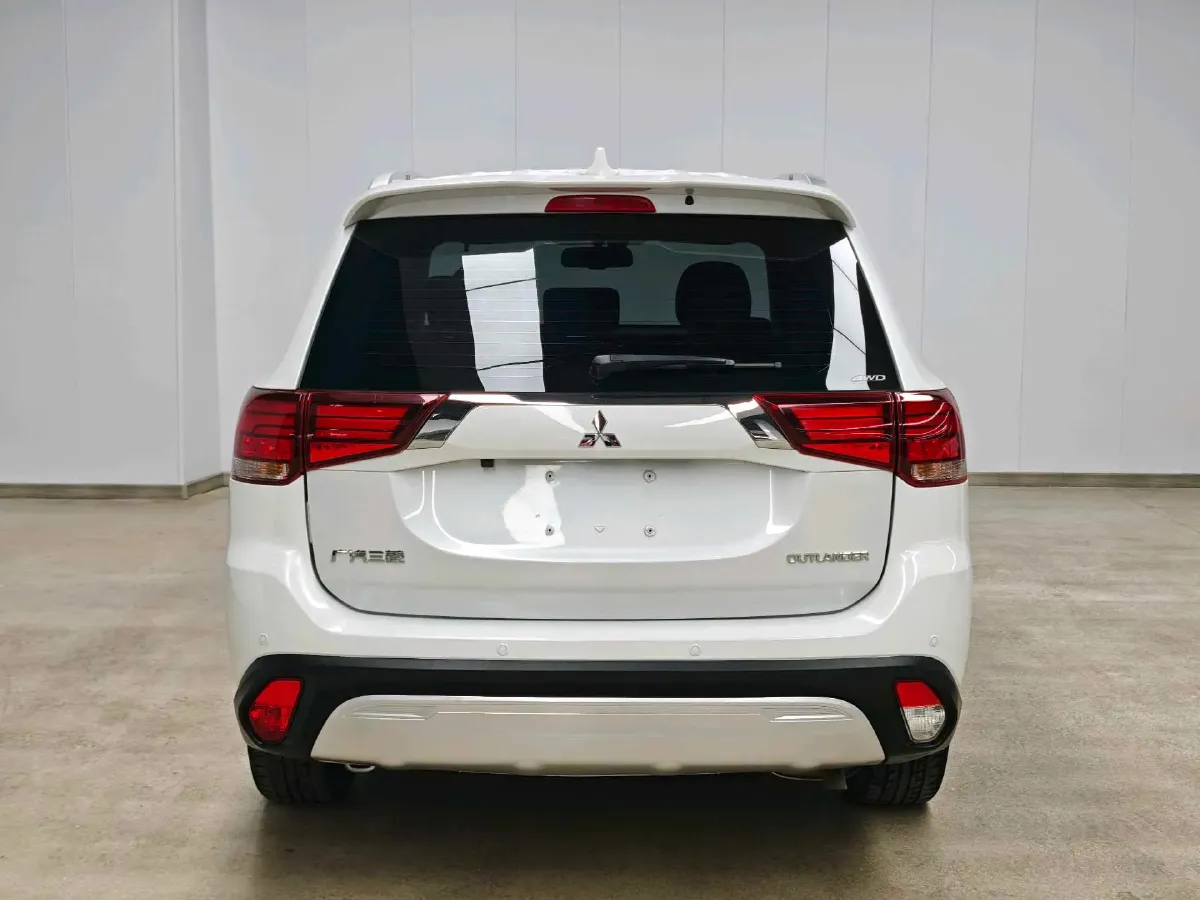 2020 Mitsubishi Outlander 2.4L 192HP L4 CVT,autocango,china used car exporter,china ev exporter,chinese used car exporter,chinese used ev exporter