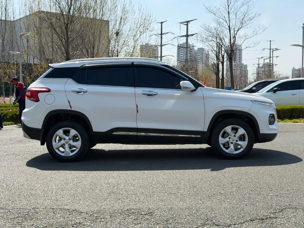 2017 HaiMa S5 Young Edition 1.6L 122HP L4 5MT,autocango,china used car exporter,china ev exporter,chinese used car exporter,chinese used ev exporter