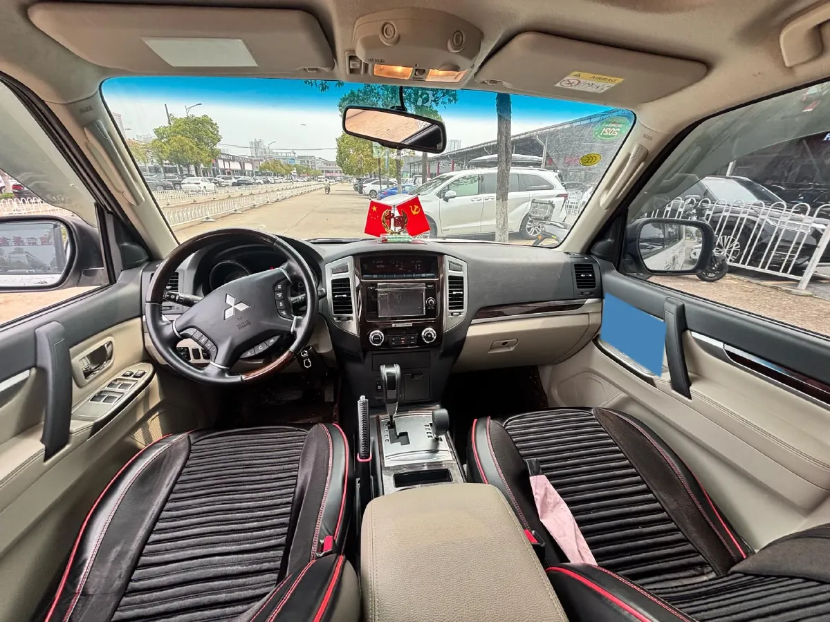 2018 Mitsubishi Pajero 3.0L 174HP V6 5AT,autocango,china used car exporter,china ev exporter,chinese used car exporter,chinese used ev exporter