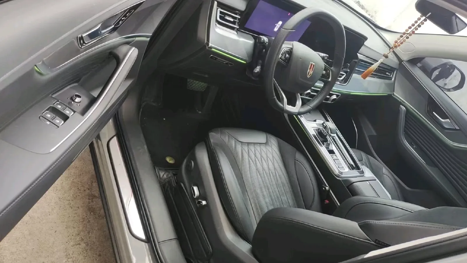 2023 HongQi HS5 2.0T 252HP L4 8AT,autocango,china used car exporter,china ev exporter,chinese used car exporter,chinese used ev exporter