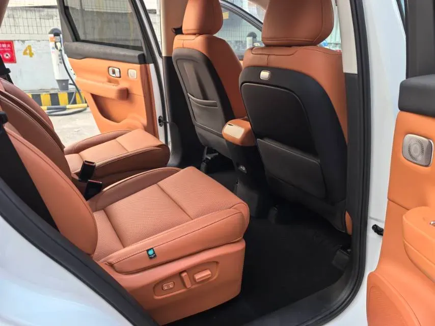 2024 Leapmotor C16 1.5L 95HP L4 REEV 28.4KWH,autocango,china used car exporter,china ev exporter,chinese used car exporter,chinese used ev exporter