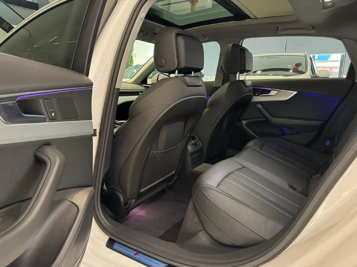 2020 Audi A4L 2.0T 190HP L4 7DCT,autocango,china used car exporter,china ev exporter,chinese used car exporter,chinese used ev exporter