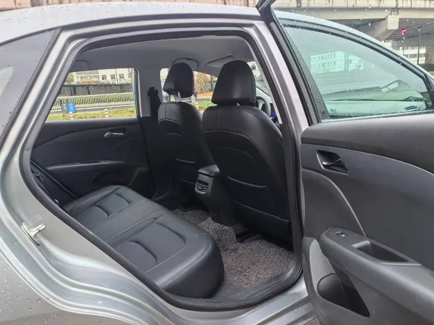 2023 Chevrolet Monza 1.5L 113HP L4 6DCT,autocango,china used car exporter,china ev exporter,chinese used car exporter,chinese used ev exporter