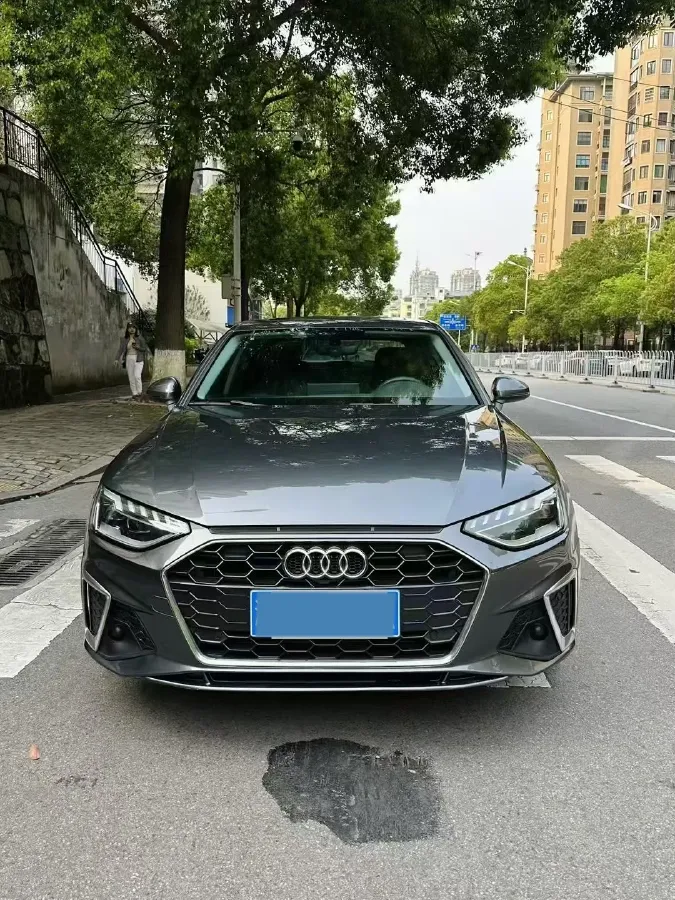 2024 Audi A4L 2.0T 190HP L4 7DCT,autocango,china used car exporter,china ev exporter,chinese used car exporter,chinese used ev exporter