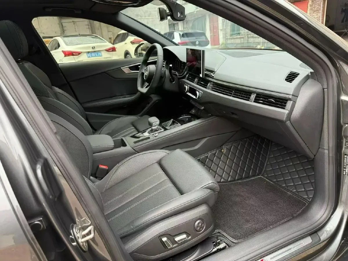 2024 Audi A4L 2.0T 190HP L4 7DCT,autocango,china used car exporter,china ev exporter,chinese used car exporter,chinese used ev exporter