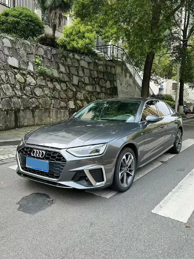 2024 Audi A4L 2.0T 190HP L4 7DCT,autocango,china used car exporter,china ev exporter,chinese used car exporter,chinese used ev exporter