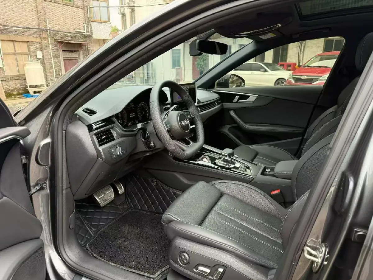 2024 Audi A4L 2.0T 190HP L4 7DCT,autocango,china used car exporter,china ev exporter,chinese used car exporter,chinese used ev exporter