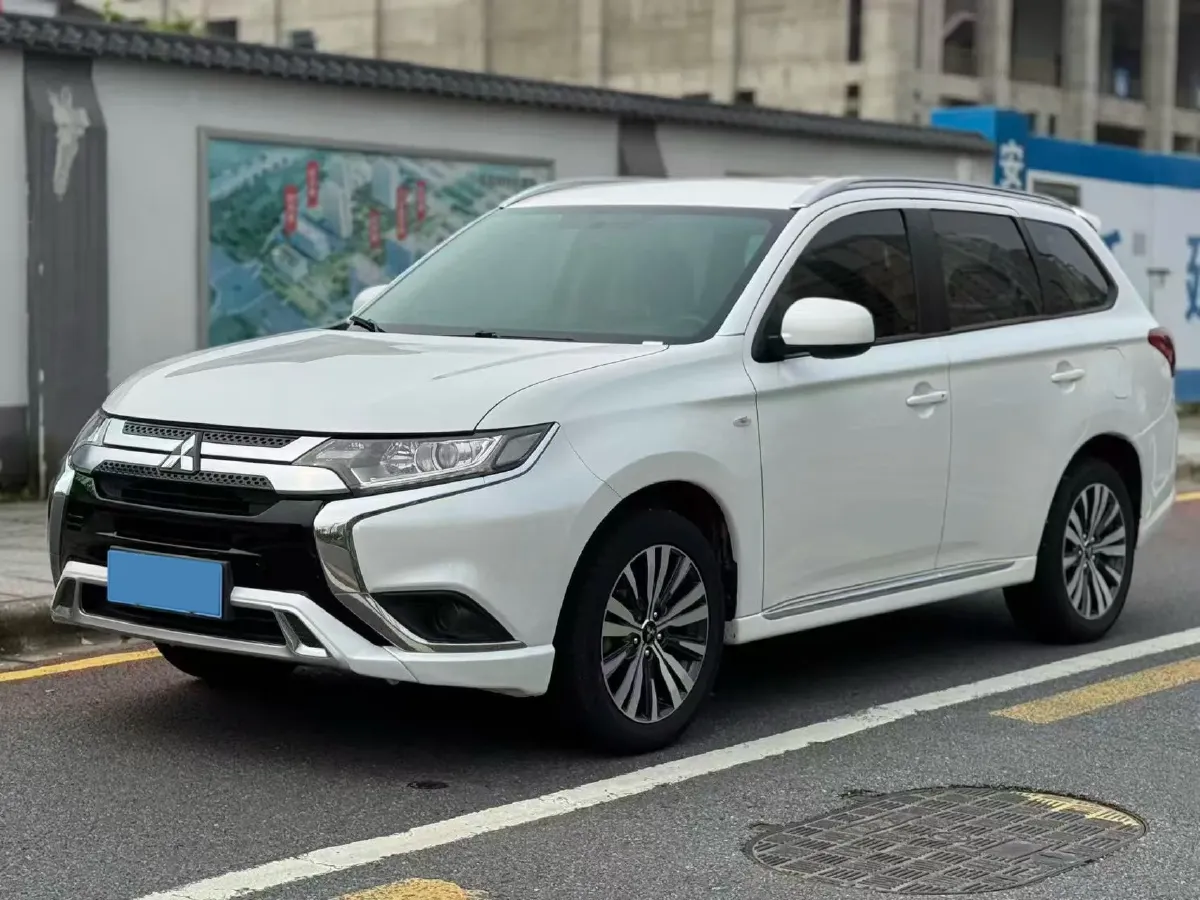 2020 Mitsubishi Outlander 2.0L 166HP L4 CVT,autocango,china used car exporter,china ev exporter,chinese used car exporter,chinese used ev exporter