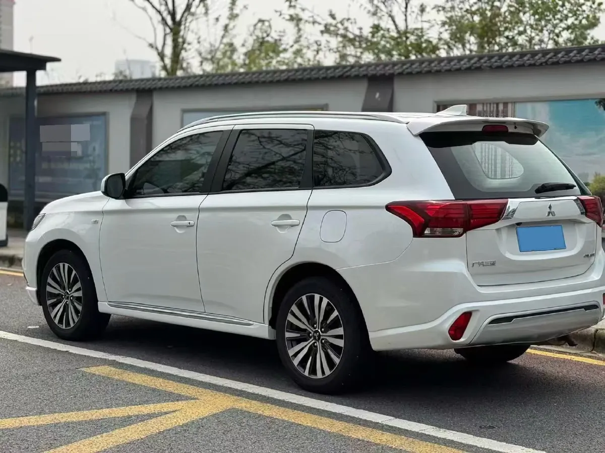 2020 Mitsubishi Outlander 2.0L 166HP L4 CVT,autocango,china used car exporter,china ev exporter,chinese used car exporter,chinese used ev exporter