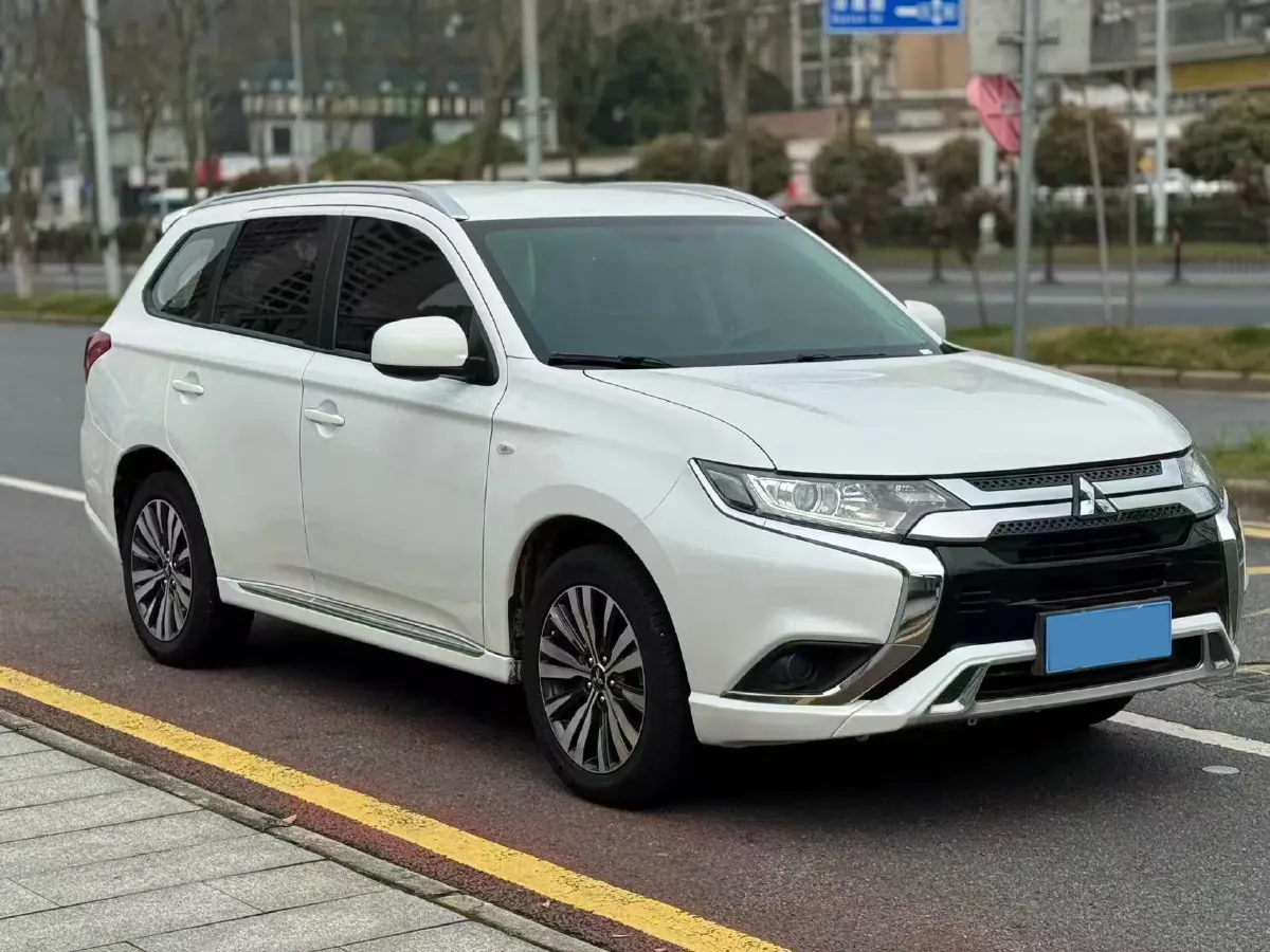 2020 Mitsubishi Outlander 2.0L 166HP L4 CVT,autocango,china used car exporter,china ev exporter,chinese used car exporter,chinese used ev exporter