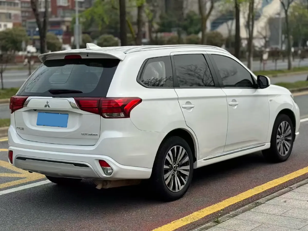 2020 Mitsubishi Outlander 2.0L 166HP L4 CVT,autocango,china used car exporter,china ev exporter,chinese used car exporter,chinese used ev exporter