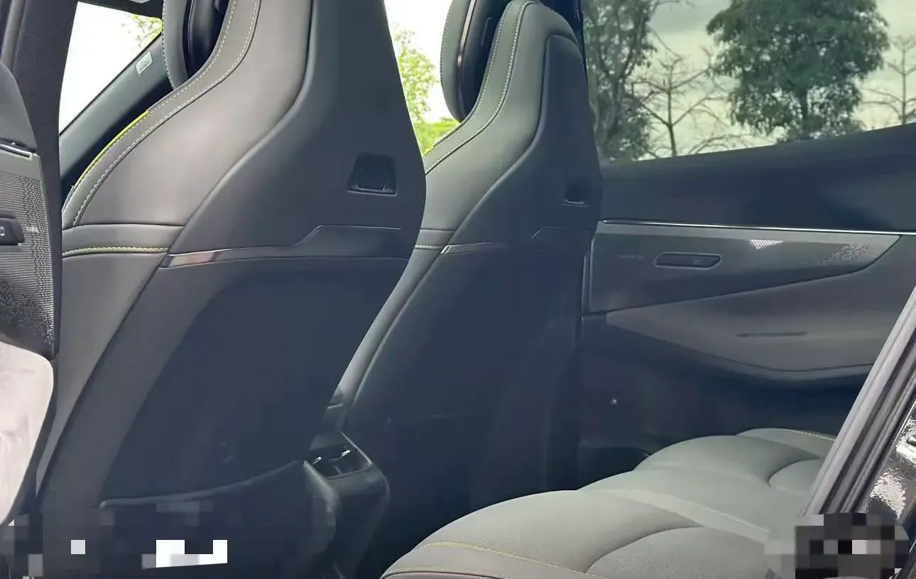 2025 LYNK&CO 08 EM-P 1.5T 163HP L4 3DHT PHEV 21.2KWH,autocango,china used car exporter,china ev exporter,chinese used car exporter,chinese used ev exporter